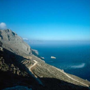Amorgos, Südosten, Steilküste mit Fallwind-Phänomen-Rose; Poseidonos; Krikelas-Massiv, 781m², 2.096 Einwohner