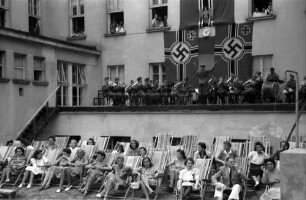 Baneasa: Luftwaffenlazarett, Schwestern in Zivil, in Liegestühlen