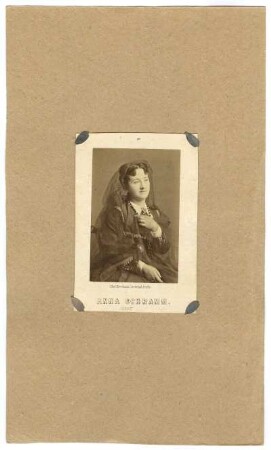 Portrait der Schauspielerin Anna Schramm