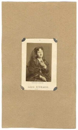 Portrait der Schauspielerin Anna Schramm