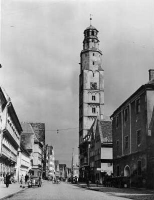 Lauingen (Donau). Herzog-Georg-Straße mit Schimmelturm (1457-1478)