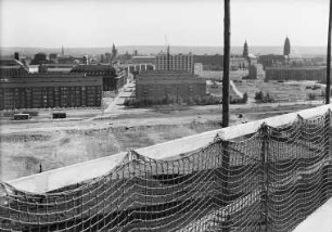 Dresden. Blick vom Hochhaus an der Falkenbrücke nach Norden über die Annenstraße und den Sternplatz auf das Zentrum