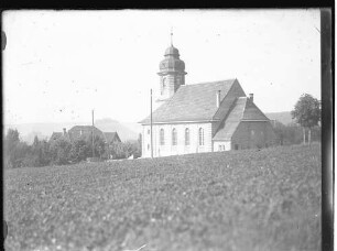 Kirche und Krankengebäude M6 in Richtung Burgruine Weibertreu