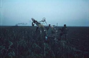 Fotografie: Dampfmaschine, Bodenbearbeitungsgerät, Pflug, Kipppflug