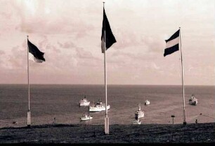 Helgoland: Drei Fahnen am Mast, Helgoland, Schleswig-Holstein, Deutschland