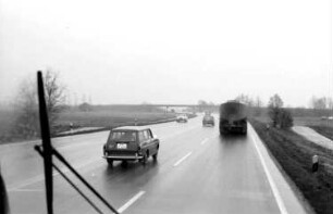 Autobahn Freiburg - Offenburg: Überholmanöver auf der Autobahn, mit Tankwagen