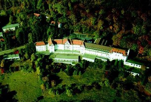 Sachgesamtheit Ehemalige Gerhard-Domagk-Klinik; Kelkheim, Robert-Koch-Straße 105, Robert-Koch-Straße ( L 3016 ), Robert-Koch-Straße 120a, Robert-Koch-Straße 120, Robert-Koch-Straße 119, Robert-Koch-Straße 118c, Robert-Koch-Straße 118b, Robert-Koch-Straße 118, Robert-Koch-Straße 117, Robert-Koch-Straße 116e, Robert-Koch-Straße 116d, Robert-Koch-Straße 116c, Robert-Koch-Straße 116b, Robert-Koch-Straße 116a, Robert-Koch-Straße 116, Eppenhainer Straße ( L 3016 ), Eppenhainer Straße 2, Eppenhainer Straße 1