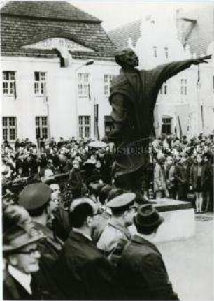 Einweihung des Denkmals für Karl Liebknecht in Luckau