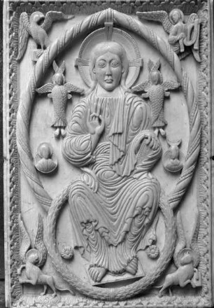 Elfenbeinrelief, Buchdeckel: Majestas Domini (Thronender Christus)