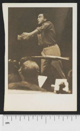 Porträtaufnahme Carlos Chávez