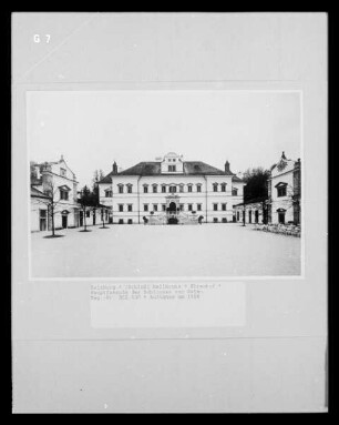 Schloss Hellbrunn — Ehrenhof