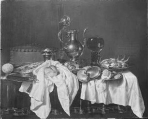 Stilleben mit Pokalen, Silberkanne und Taschenkrebs