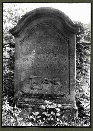 alter Friedhof. Grabstein des Goldschmiedes Christian Gottlob Beyer, 1756
