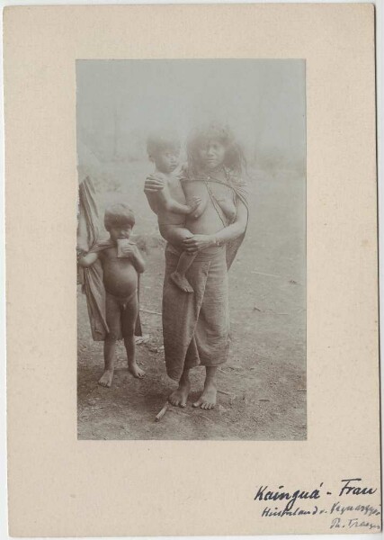 Femme kainguá avec enfants