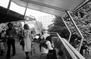 Freiburg: Universitätsbibliothek, Cafeteria-Terrasse