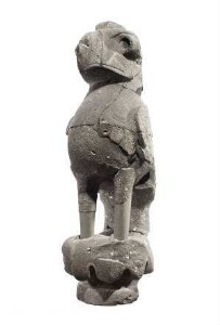 Großer Vogel auf Säule