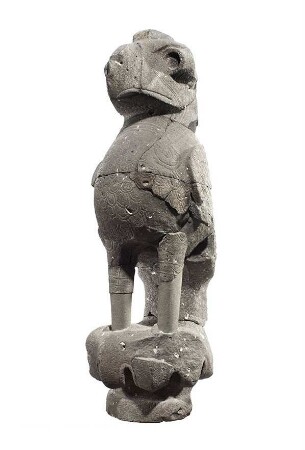 Großer Vogel auf Säule