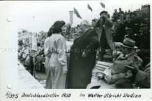 Wilhelm Pieck bei der Eröffnung des Walter-Ulbricht-Stadions zum Deutschlandtreffen