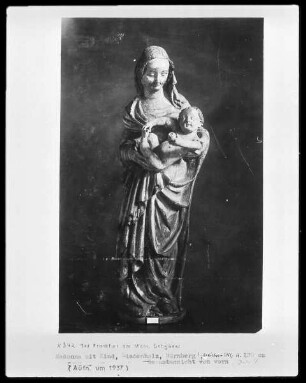 Stehende Maria mit Kind