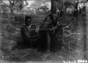 Familienportrait : Gruppenportrait in einer Landschaft