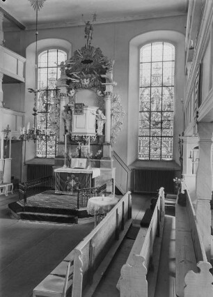 Kirche : Unbekannter Ort. Kirche. Blick auf den Kanzelaltar