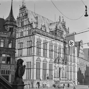 Der Schütting in Bremen, Haus der Kaufmannsgilde, mit Hakenkreuzfahne