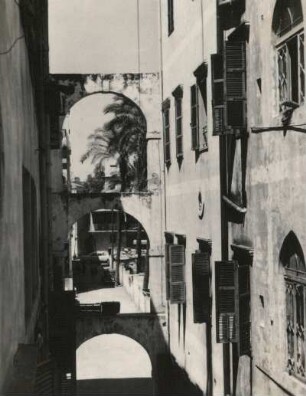Beirut, Libanon. Gasse mit Mauerbögen