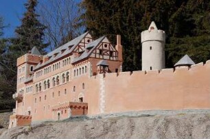 Ballenstedt - Nachbau der Burg Anhalt : Miniatur-Nachbau der mittelalterlichen Burg Anhalt, ursprünglich um 1115 auf einem Berg über dem Selketal im Unterharz errichtet, nachgebaut von Günther Beinert aus Gerbstedt, Standort: am Schlosstheater in Ballenstedt, Sachsen-Anhalt. Aufgenommen 2007