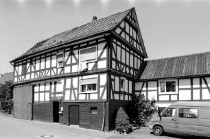 Wohnhaus (Einhaus und Scheune, Fachwerk); Burgwald, Urbachstraße 2