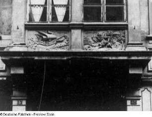 Bautzen, Reichenstraße 5. Wohnhaus mit Laden (nach 1720). Reliefs am Erker