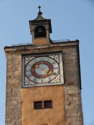 Burgtor mit Uhr am Ende der Herrngasse