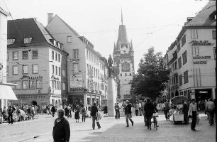 Freiburg i. Br.: Bertoldsbrunnen mit Martinstor