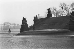 Dresden-Altstadt, Schloßplatz. Blick zum Treppenaufgang der Brühlschen Terrasse