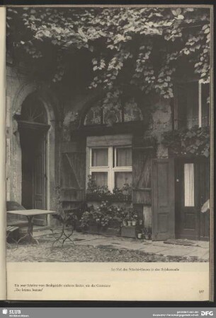 Im Hof des Nikolai-Hauses
