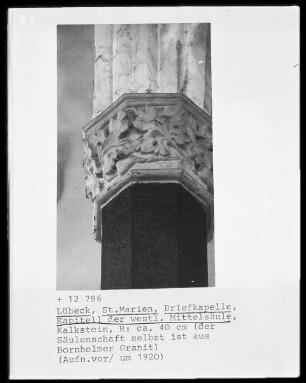 Kapitell der westlichen Mittelsäule