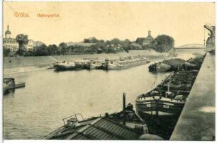 Gröba. Hafen mit Frachtkähnen