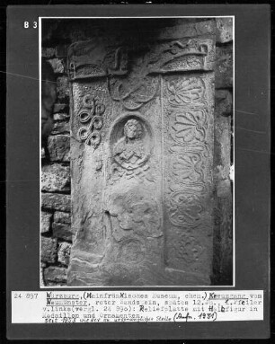 Reliefplatte mit Halbfigur im Medaillon