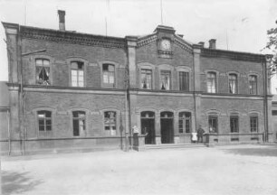 Potschappel (Freital-Potschappel). Bahnhof. Empfangsgebäude (um 1855). Stadtseite
