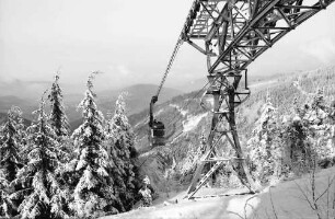 Schauinland: Bergstation; Schauinslandbahn; Bergstation mit Talblick im Winter