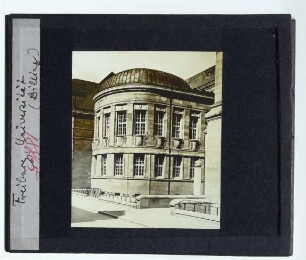 Freiburg im Breisgau, Kollegiengebäude der Universität : Außenansicht