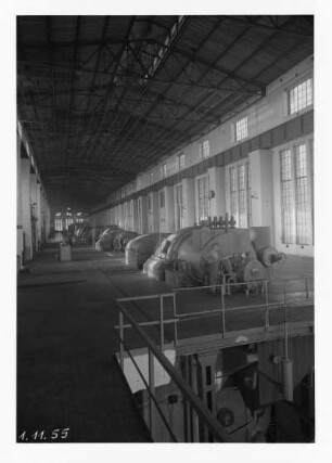 Industrie-Kraftwerk. Turbinenhalle mit den Turbinen 9, 8 und 7 : Lauta (Niederlausitz). Industrie-Kraftwerk. Turbinenhalle mit den Turbinen 9, 8 und 7