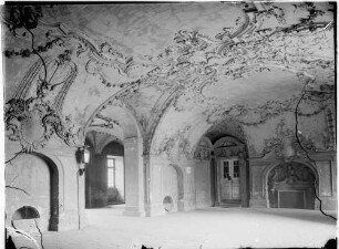 Rastatt Schloss Corps de logis Erdgeschoss - Gartensaal - um 1700 im Rohbau fertig um 1750 dekoriert / links Vestibül - Innensicht von Nordwesten