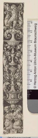 Ornament mit zwei weiblichen Halbfiguren