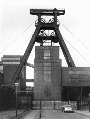 Steinkohlenbergwerk Zollverein, Schacht 12 "Albert Vögler", in Essen