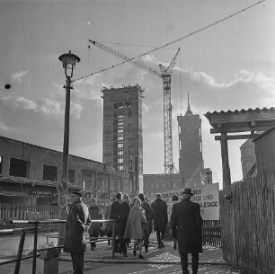 Abriss des "HO-Warenhauses", Rathausstr., Berlin-Mitte, 1968. SW-Foto © Kurt Schwarz.