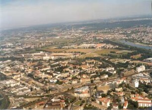 Dresden-Altstadt (westlicher Teil) und Dresden-Friedrichstadt mit Ostragehege gegen die Elbtalweitung. Luftbild-Schrägaufnahme von Südost