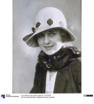 Frau mit Hut
