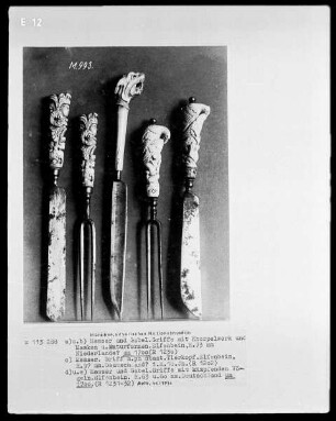 a), b) Messer und Gabel, Griffe mit Knorpelwerk und Masken und Naturformen, c) Messer, Griff mit phantastischem Tierkopf, d), e) Messer und Gabel, Griffe mit kämpfenden Vögeln
