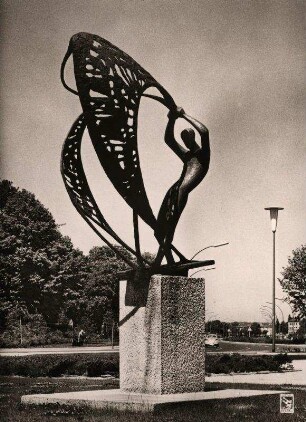 Berlin-Spandau, Karl-Heinrich-Platz. Der Netzwerfer