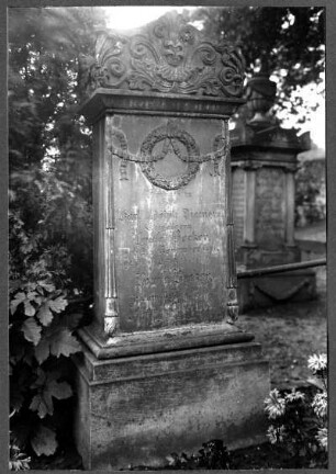 Friedhof, Grabstein des Ehepaares Diemer